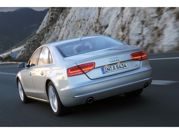 Audi A8 – Porva su strada