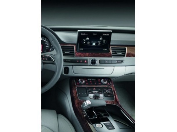 Audi A8 – Porva su strada