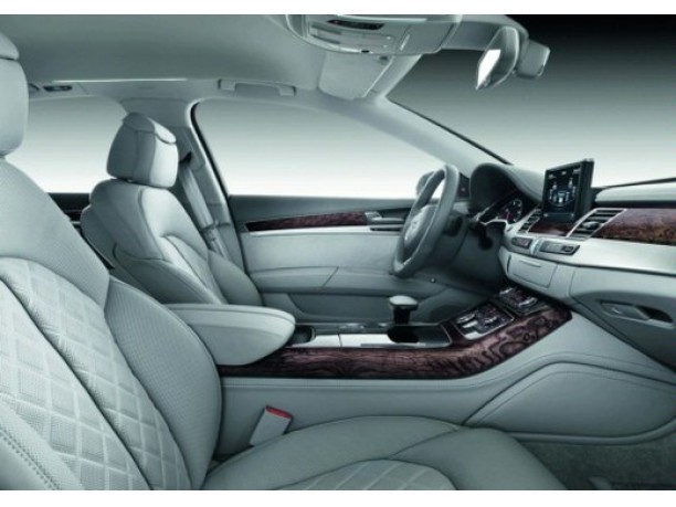 Audi A8 – Porva su strada