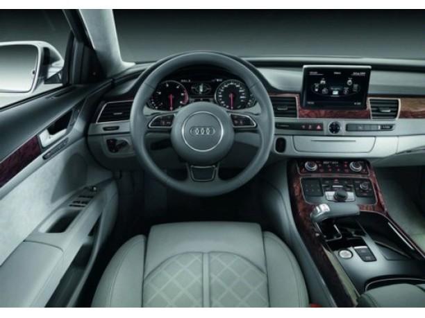 Audi A8 – Porva su strada