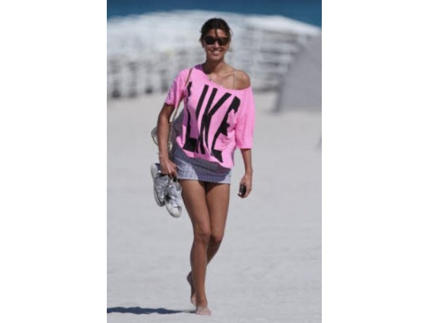 Belen Rodriguez in bikini riscalda Miami