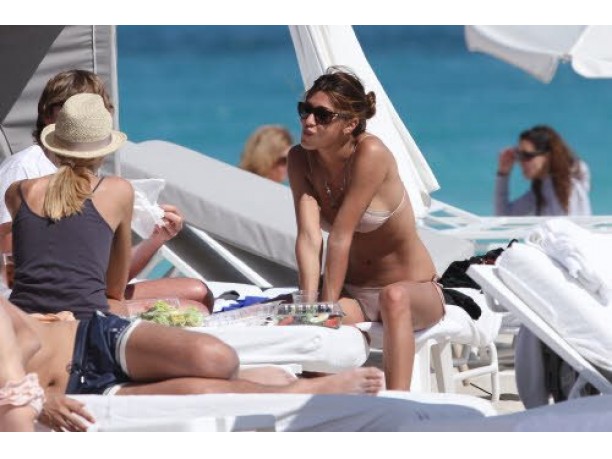 Belen Rodriguez in bikini riscalda Miami