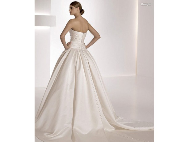 Abiti da sposa 2010: collezione Pronovias