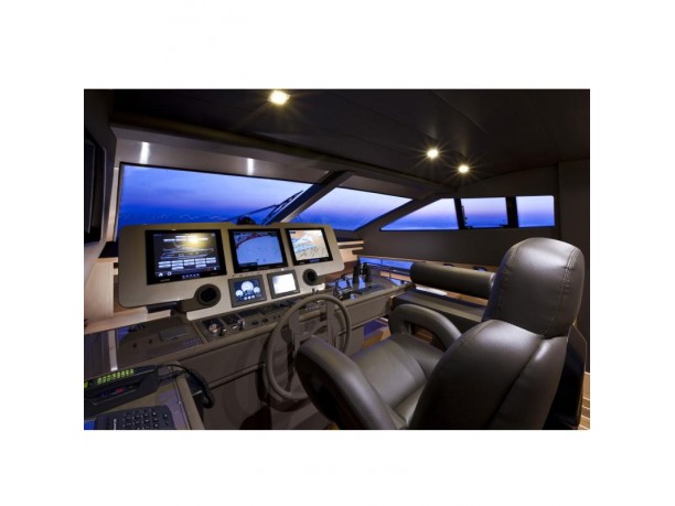 Ferretti 800, l’innovazione del design