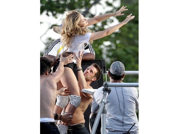 Kylie Minogue sexy per il nuovo video