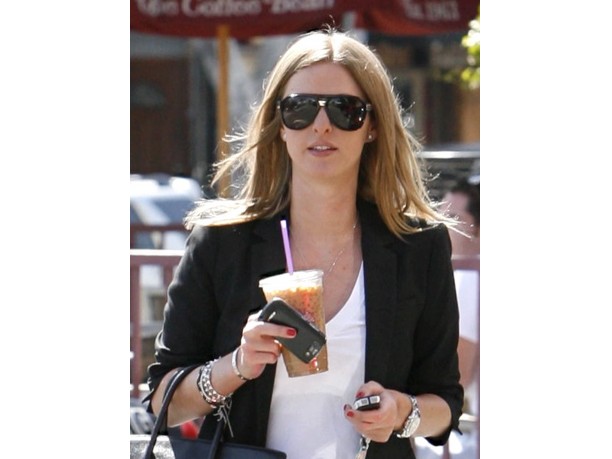 Jessica Alba con gli occhiali da sole DSquared2