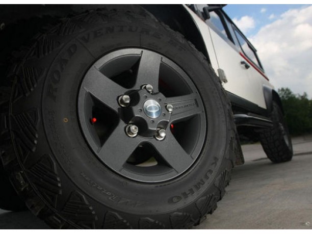 Land Rover Defender by Atelier Aznom
