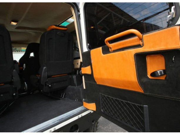 Land Rover Defender by Atelier Aznom