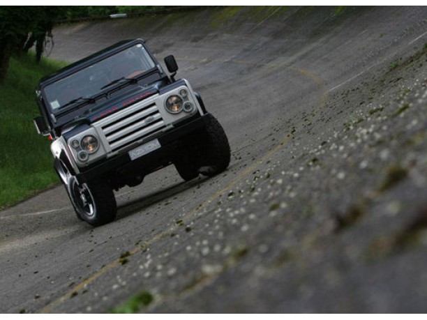 Land Rover Defender by Atelier Aznom
