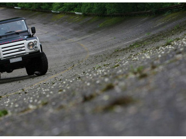 Land Rover Defender by Atelier Aznom