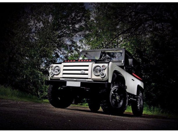 Land Rover Defender by Atelier Aznom