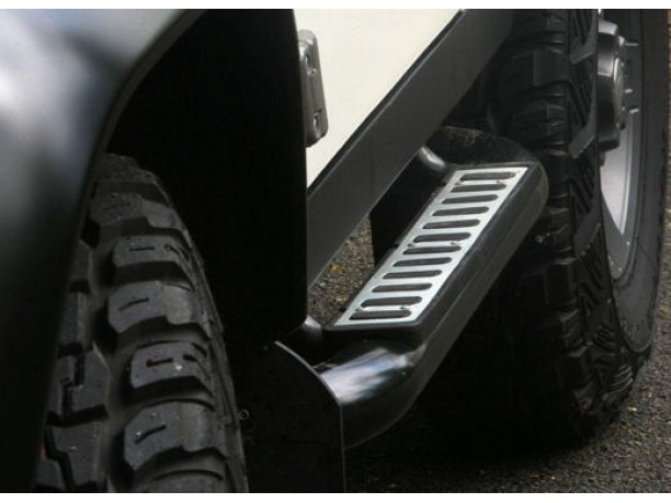 Land Rover Defender by Atelier Aznom
