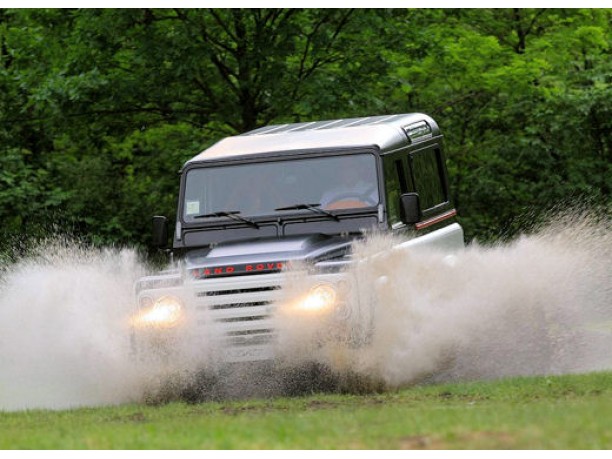 Land Rover Defender by Atelier Aznom