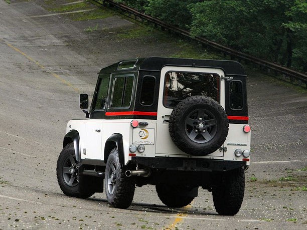 Land Rover Defender by Atelier Aznom