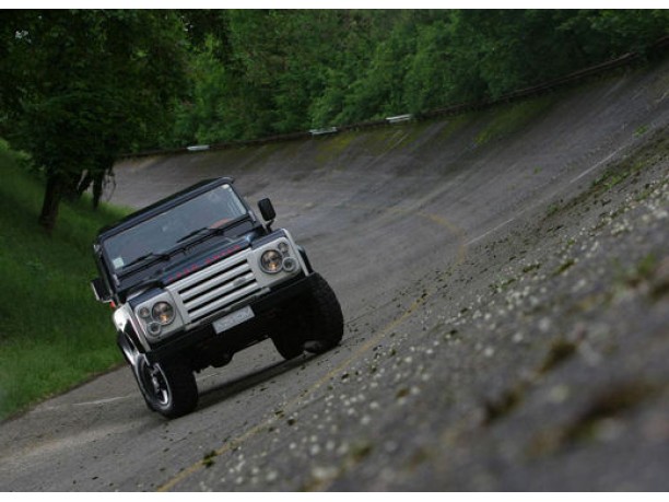 Land Rover Defender by Atelier Aznom