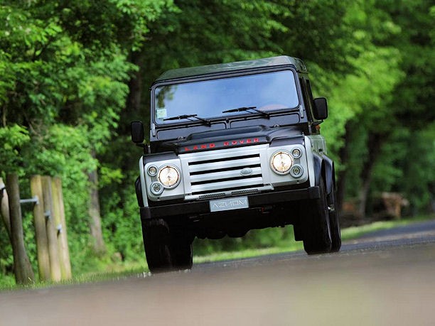 Land Rover Defender by Atelier Aznom