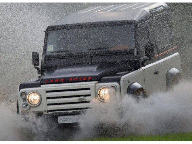 Land Rover Defender by Atelier Aznom