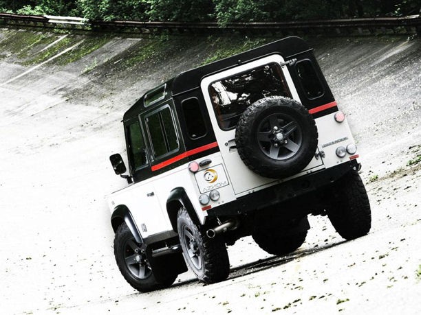 Land Rover Defender by Atelier Aznom