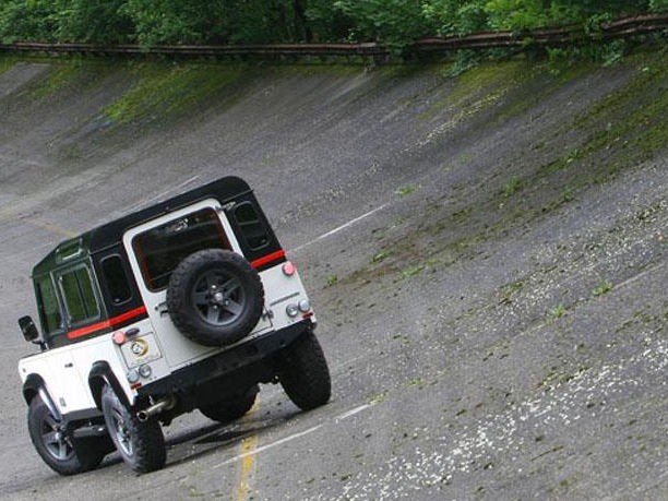 Land Rover Defender by Atelier Aznom