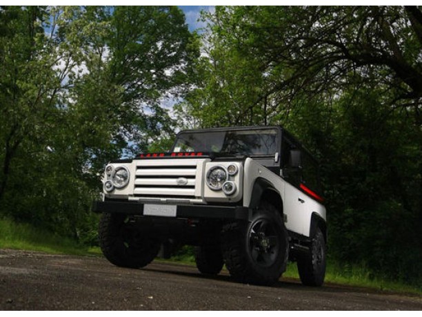 Land Rover Defender by Atelier Aznom