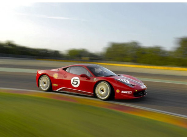 Ferrari 458 Challenge scende in pista