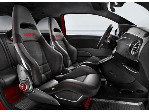 Abarth 695 Tributo Ferrari al debutto