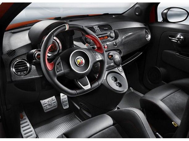 Abarth 695 Tributo Ferrari al debutto