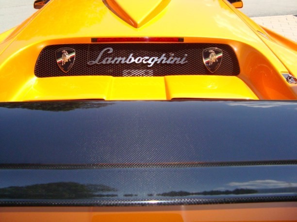 Lamborghini Club Italia al Green versus Sea