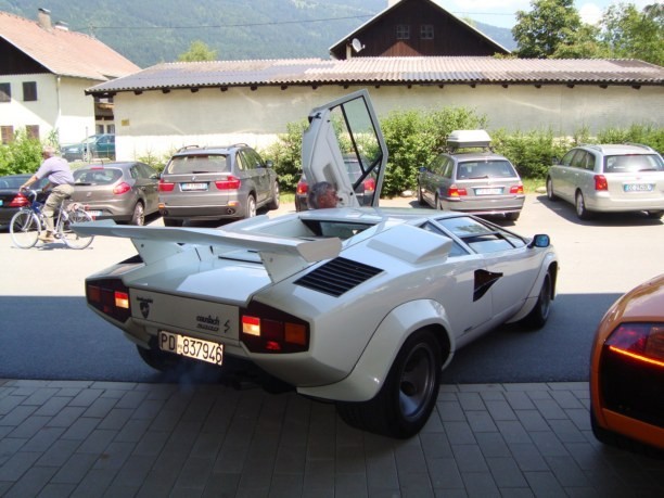 Lamborghini Club Italia al Green versus Sea