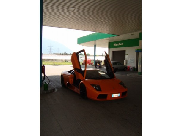 Lamborghini Club Italia al Green versus Sea