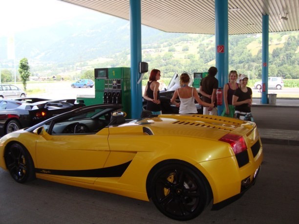 Lamborghini Club Italia al Green versus Sea