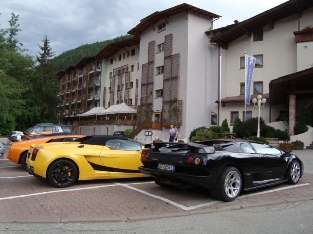 Lamborghini Club Italia al Green versus Sea