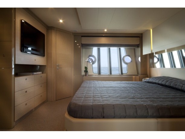 Nuovo Yacht Ferretti 720