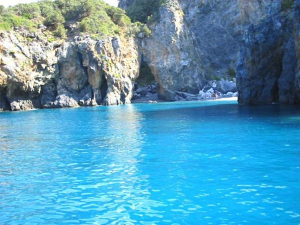 Le spiagge nascoste più belle del Mediterraneo
