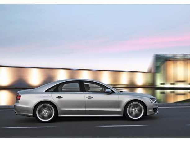 Nuova Audi S8