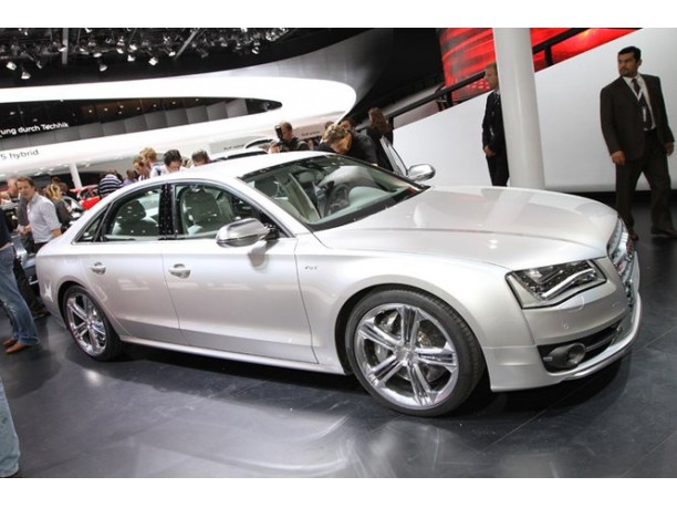 Nuova Audi S8