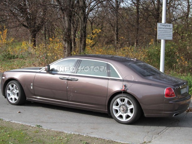 Rolls-Royce Ghost a passo lungo