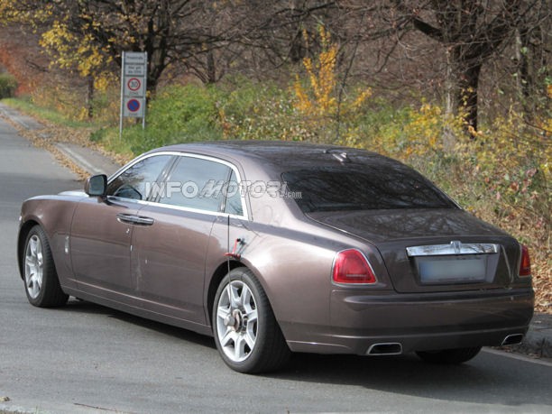 Rolls-Royce Ghost a passo lungo