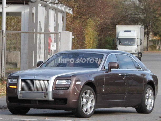 Rolls-Royce Ghost a passo lungo