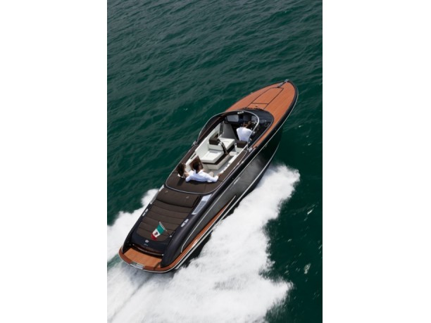 Riva Iseo, il nuovo day cruiser del brand Ferretti