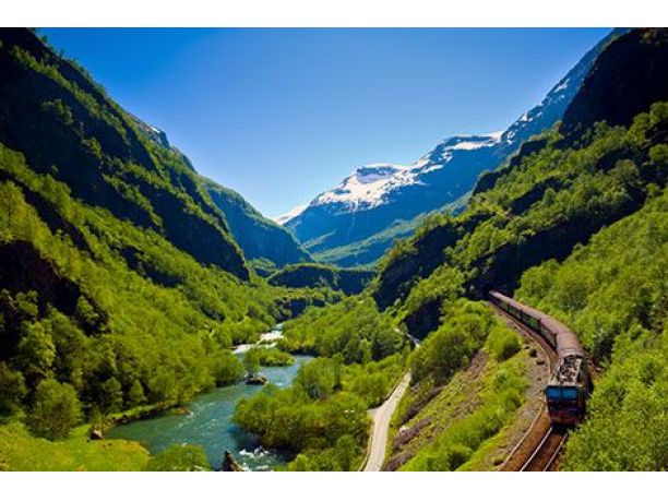 Tour naturalistico della Norvegia: fiordi, laghi e montagne