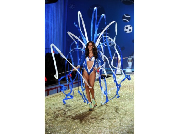 Victoria’s Secret spettacolare sfilata collezione 2011